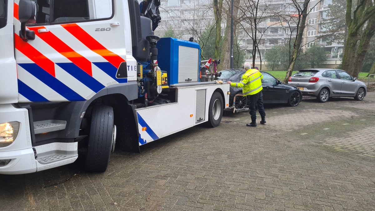 Gestolen auto aangetroffen op het Chopinplein in #Schiedam. In de takels, verzekering en eigenaar blij. <a href="/POL_Schiedam/">Politie Basisteam Schiedam</a>
