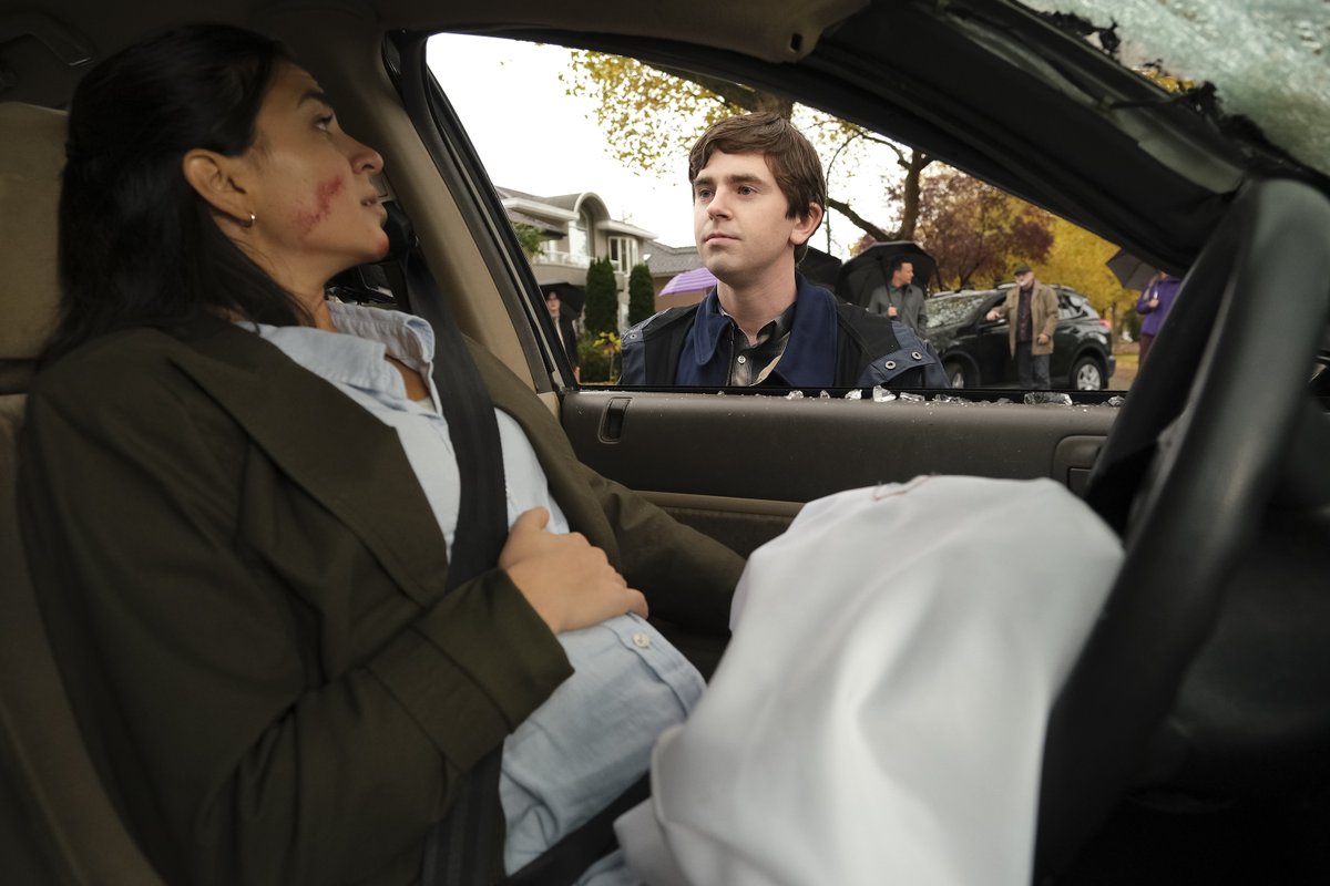 GoodDoctorABC's tweet photo. Can’t stop thinking about how heroic Shaun was in this scene #TheGoodDoctor 🩺 @paigespara https://t.co/6M5lTh0kmy