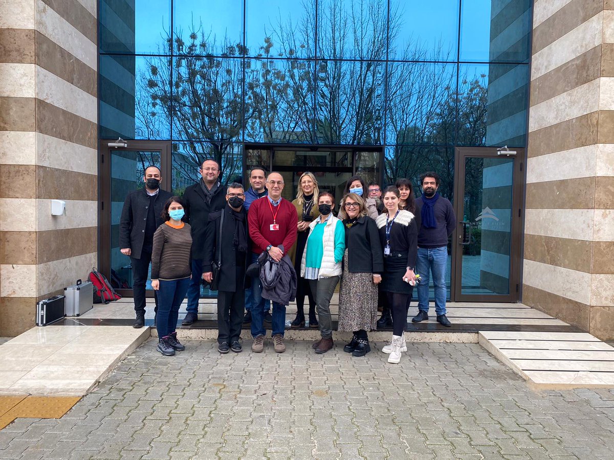 Üniversitemizin tasarım tescilli diş modellerini lisanslayan <a href="/gbteknokent/">Göller Bölgesi Teknokent</a> firmalarımızdan ARG Medikalin kurucusu Doç. Dr. Halil Aşçı, Diş Hekimliği Fak. öğretim üyeleri Doç. Dr. Erdal EROĞLU ve Dr. Öğr. Üy. Uğur Burak TEMEL ile <a href="/antalyaunv/">Antalya Bilim Üniversitesi</a> Diş Hekimliği Fakültesini ziyaret ettik.