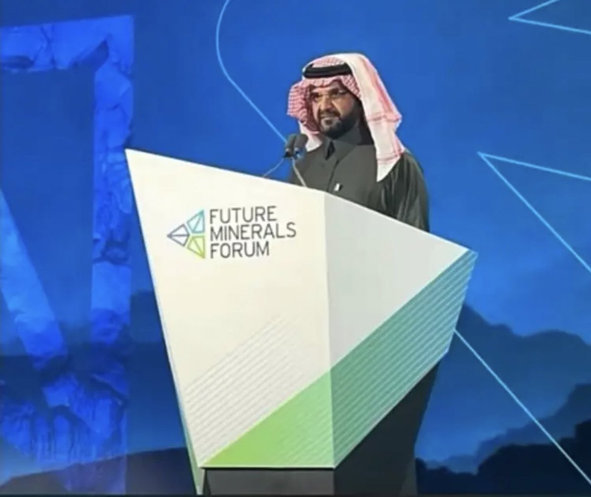 jerwi_gahtan's tweet photo. نبارك للشيخ ورجل الأعمال سالم بن محمد بن مطرف آل الجرو بمناسبة تدشين منجم فانكو للذهب. سائلين الله له التوفيق والنجاح. https://t.co/d5kYsBJFAK