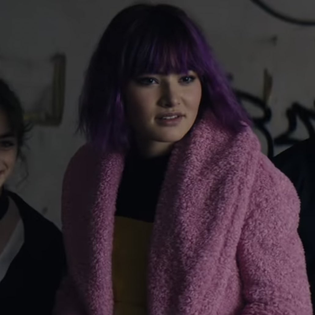 daisymissjones's tweet photo. worst maya outfit?

la pire tenue de maya? 

my picks: the pink why-would-you-wear-this-for-urbex coat, the flamingo sweater and the ugly christmas in june outfit https://t.co/Om1ZtMhFzr