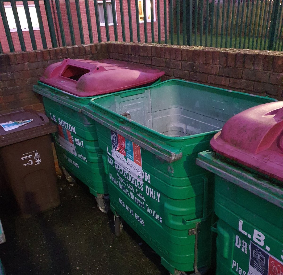 Wandle4Labour's tweet photo. Hello @VeoliaUK #SLWP @SuttonCouncil #BedZED Residents at SM6 need a new bins - damaged mixed recycling and missing blue paper only bins. Please audit - there seems to be a missing number. Thanks https://t.co/YrgNILTUNE