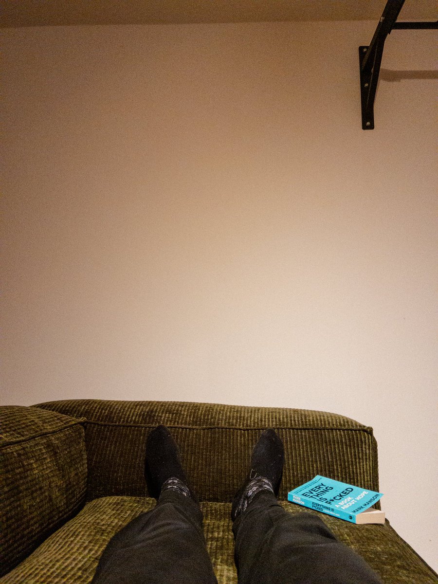 THICC - sie ist da, wir sind verliebt und heute Abend gibt‘s Film und Snacks.

Die grüne Farbe lässt Spielraum für Namen: Green Goblin, Grinch, Shrek?