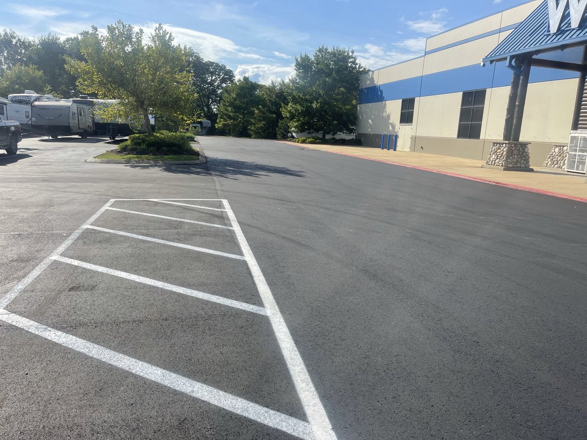 For our first tweet here is the ⁦<a href="/CampingWorld/">Camping World</a>⁩ we paved and striped in Jackson TN. Love the gigantic American Flag 🇺🇸🇺🇸🇺🇸