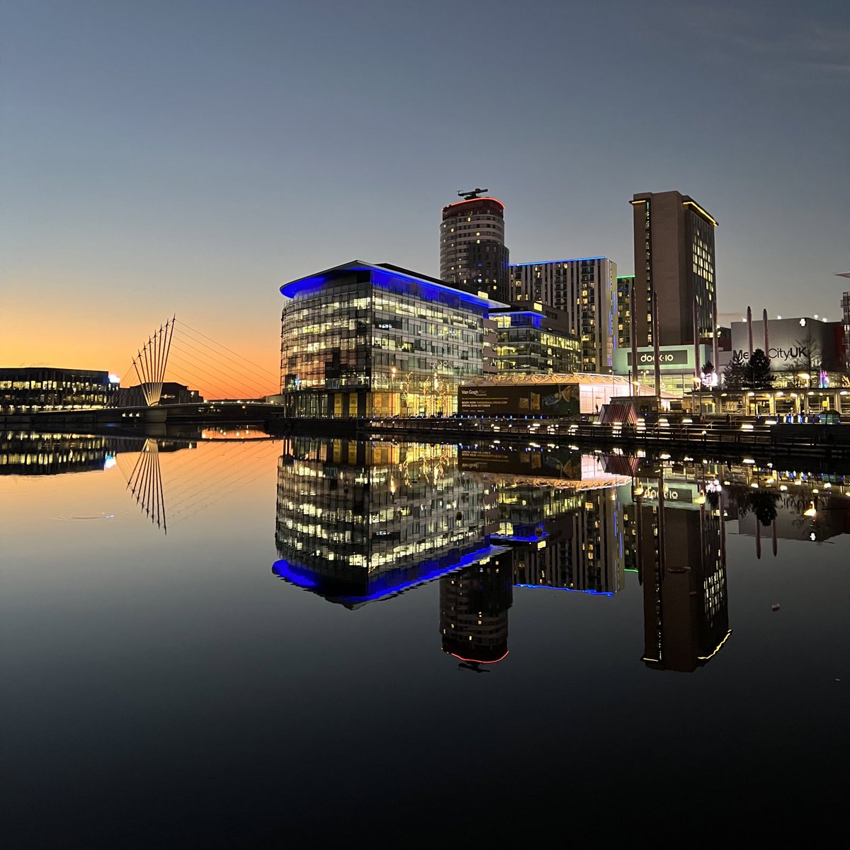 Think I’m a little bit in love with this place… <a href="/MediaCityUK/">MediaCityUK</a> the home of <a href="/BBCBreakfast/">BBC Breakfast</a> at #sunset this evening 🌅 #nofilter