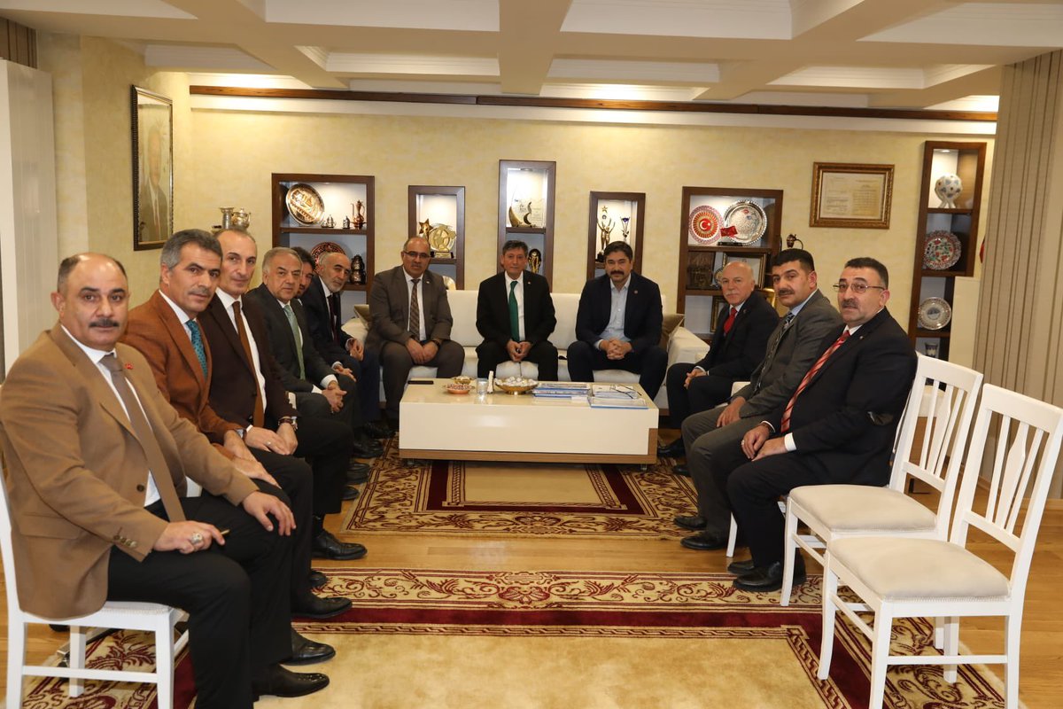 BEM-Bir-Sen Genel Başkanı <a href="/Leventusl/">🇹🇷Levent USLU</a> ile 2022 ve 2023 yıllarını kapsayacak şekilde Sosyal Denge Sözleşmesi'ni imzaladık. Erzurum Büyükşehir Belediyesi memurlarımıza hayırlı olmasını diliyorum.