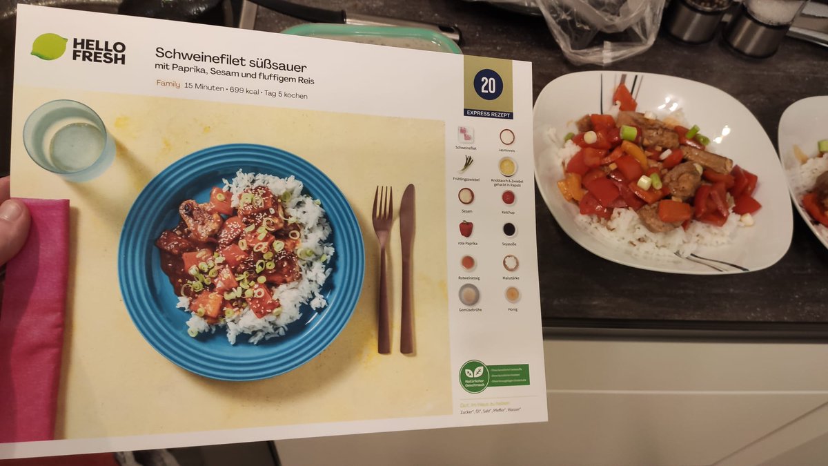 Gestern haben wir dieses tolle Essen gekocht. Leider hat der Sesam gefehlt. Aber es hat auch so gut geschmeckt 👩‍🍳😊