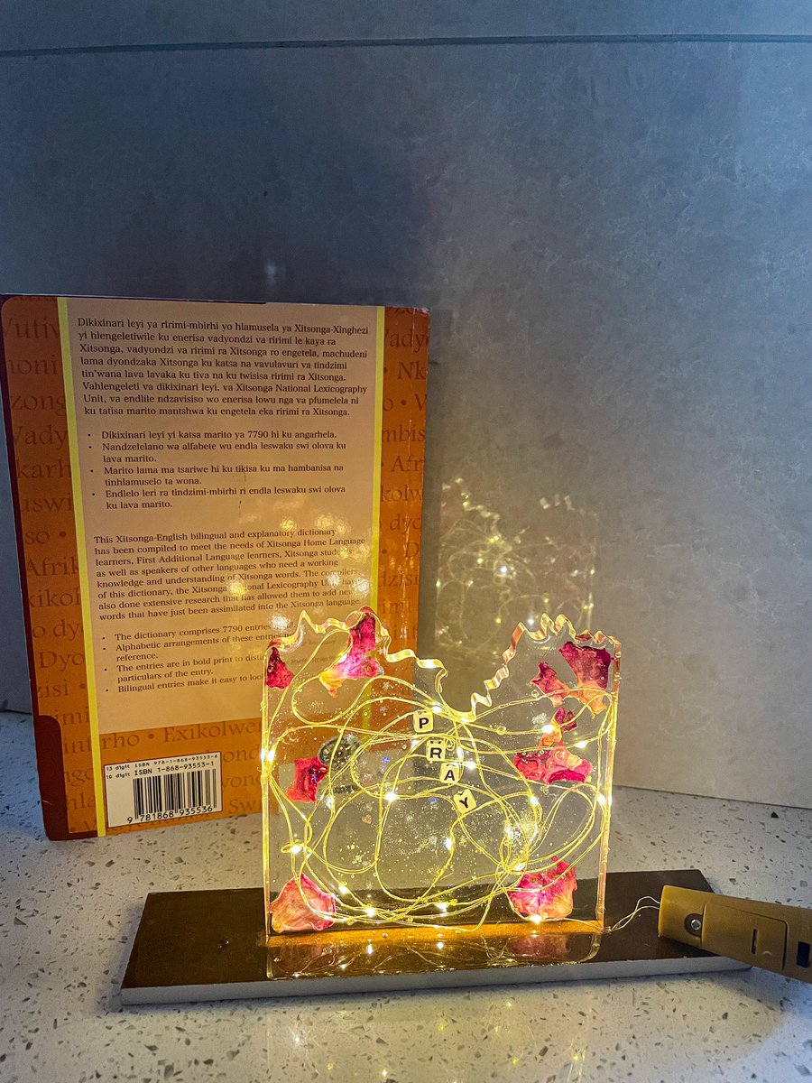 TsakaniClem's tweet photo. Yall I make these!!🥺🤌🏾🔥 cute lamps from R250 and keychains R150 per package. Also check tt_cute_art (Instagram) for more pieces. Dm for more info. 🔥🔥#GirlTalkZA https://t.co/IUAwcBccvV