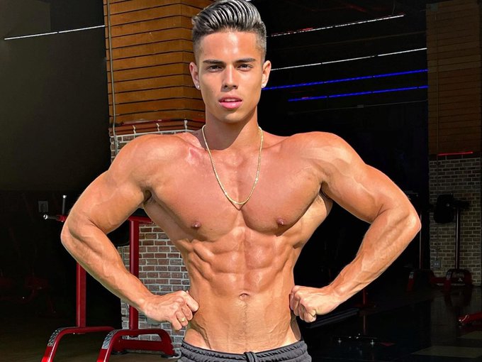 This stud just celebrated two years as a cam boy! Let's send him a nice anniversary present on #JockMenLive: