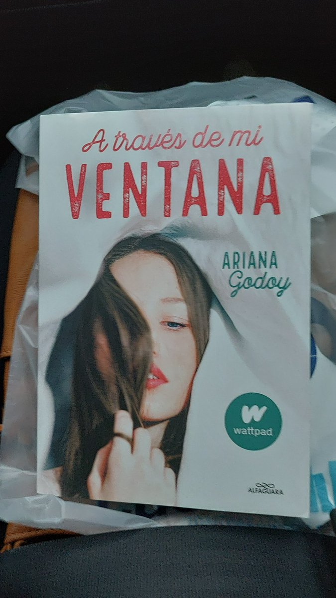 RoxymarCM's tweet photo. @Arix05 fui a la librería buscando #Heist porque #ATDMV estaba "agotado". Igual salí como carajita con juguete nuevo de la librería 🤣🤣 https://t.co/R1BAPYHs6q