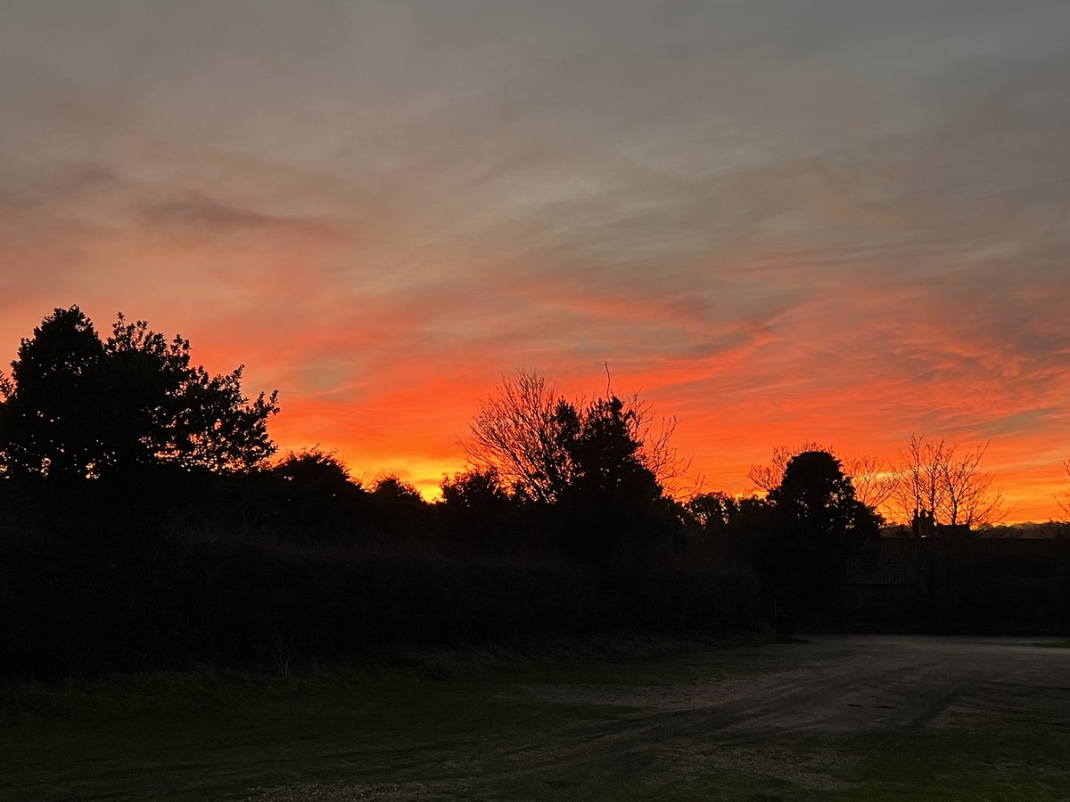 CarminaStudio's tweet photo. Beautiful sunset over Cley marshes Norfolk today #untouchedphoto #landscapephotography #sunset #beautiful #freshair #naturereserve #norfolk #cley https://t.co/HyyWd4GhrW