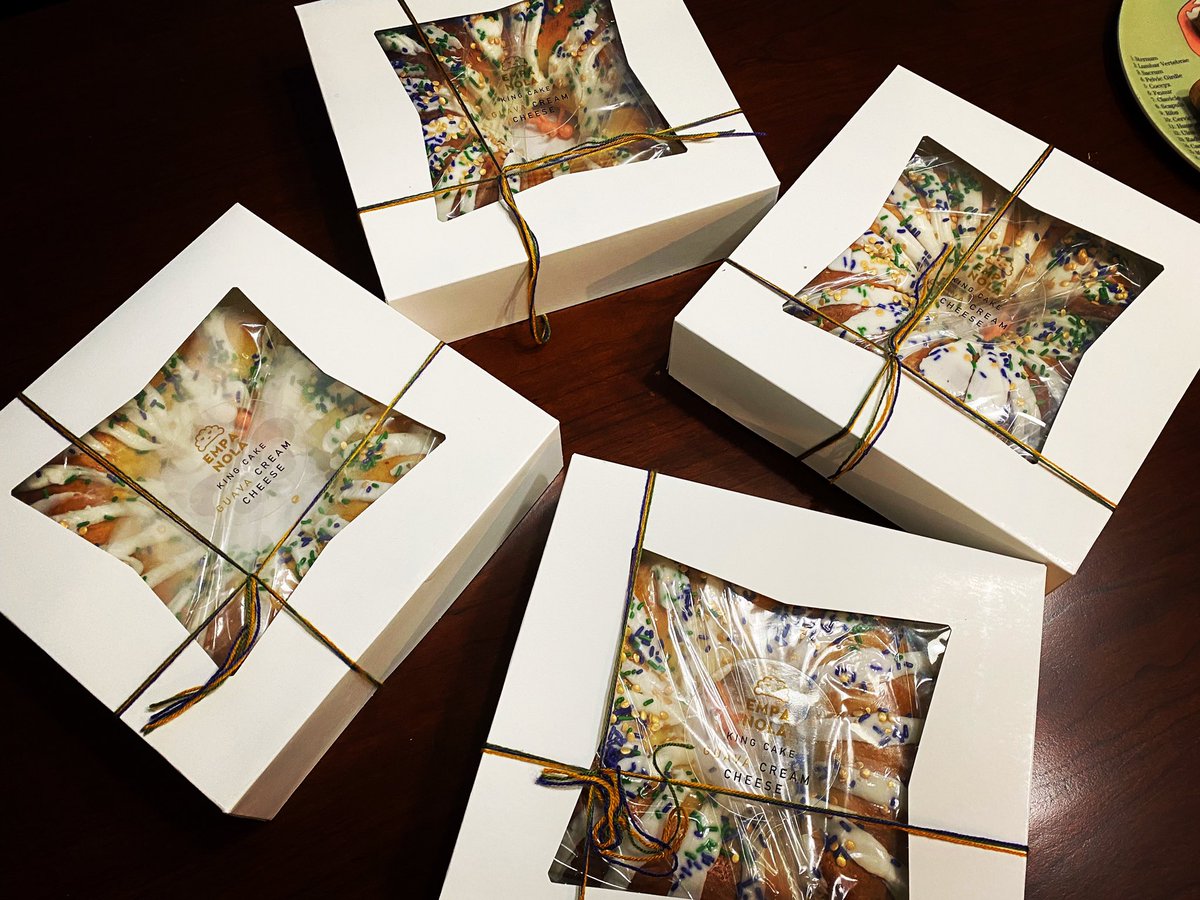 #KingCake season in #NewOrleans baby #MardiGras Guava cream cheese king cake 🤤🤤🤤