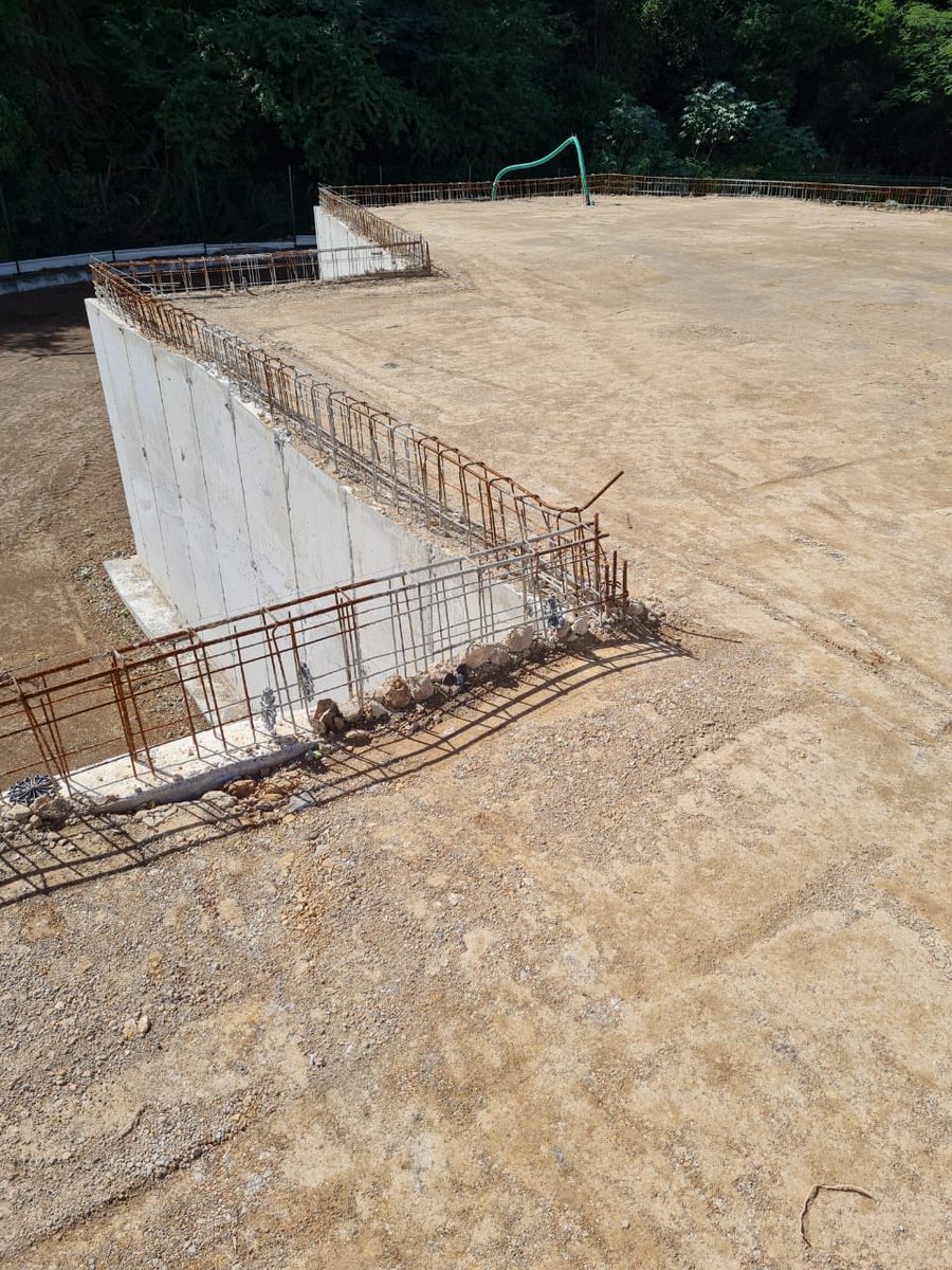 DitGustave's tweet photo. Construction #déchèterie #Bouillante par ⁦@CRGuadeloupe⁩ en partenariat avec ⁦@ademe⁩, ⁦@EuropGuadeloupe⁩ et #CAGSC. Fin des travaux février-mars 2022. 2e déchèterie livrée après celle de Pointe-noire. Anwout pour le #ZéroDéchet en 2035 ! https://t.co/J27STP6QSO