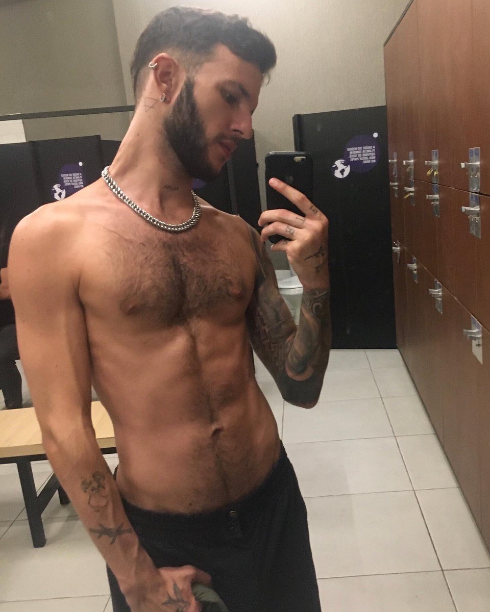 eroz2000's tweet photo. Voltei e com vídeo novo na academia… Iria pra cabine comigo? 😈🔥

https://t.co/hrGjpRGu87
https://t.co/hrGjpRGu87 https://t.co/AjsrPVFld7