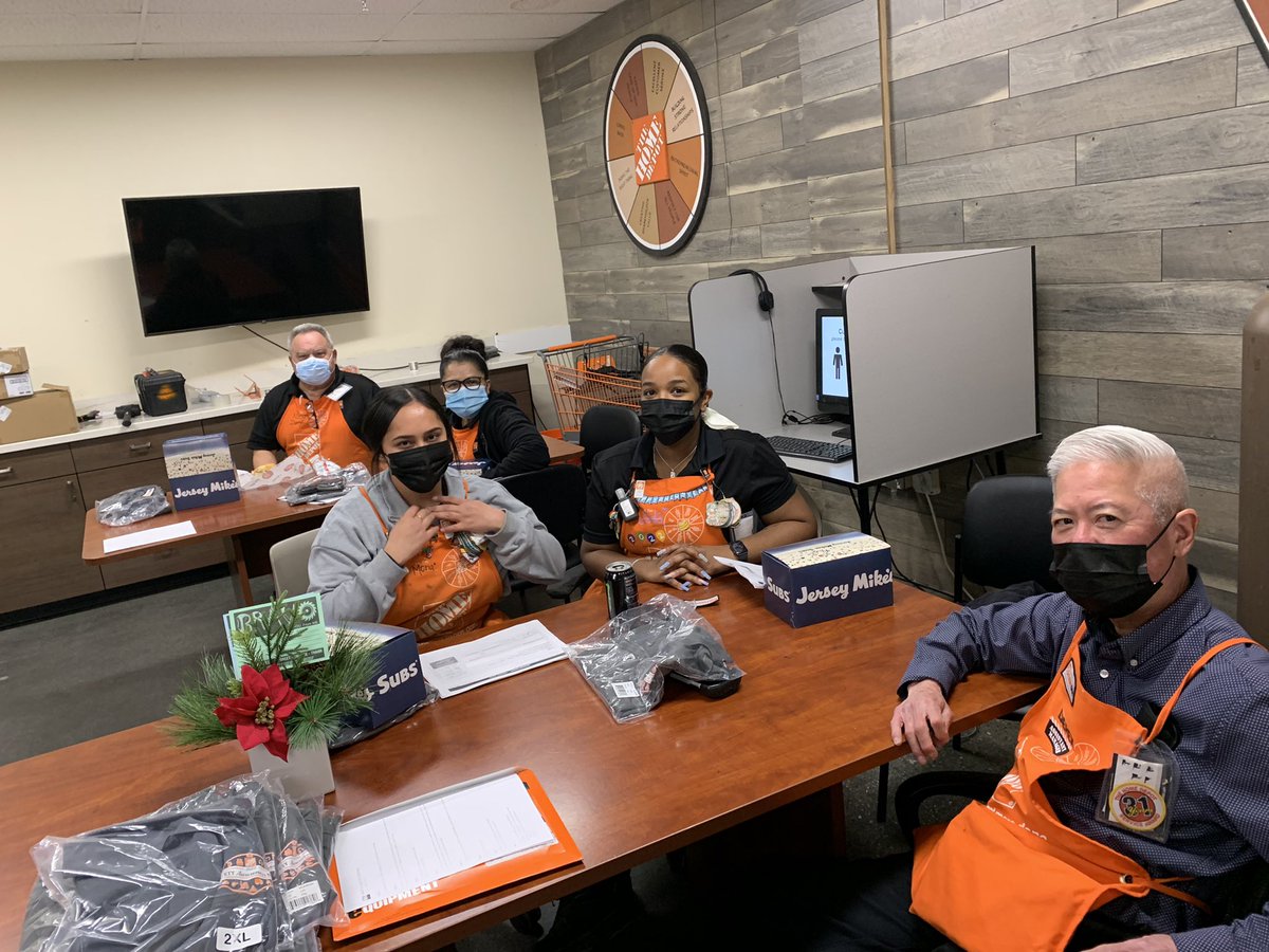 homedepot1013's tweet photo. Infocus celebration!!!! Thank you team for all you do to drive safely!!!! @ngarcia175 @Steven_Mousseau @josephgarciathd @thorpe_dez https://t.co/CJSOTzvGUu