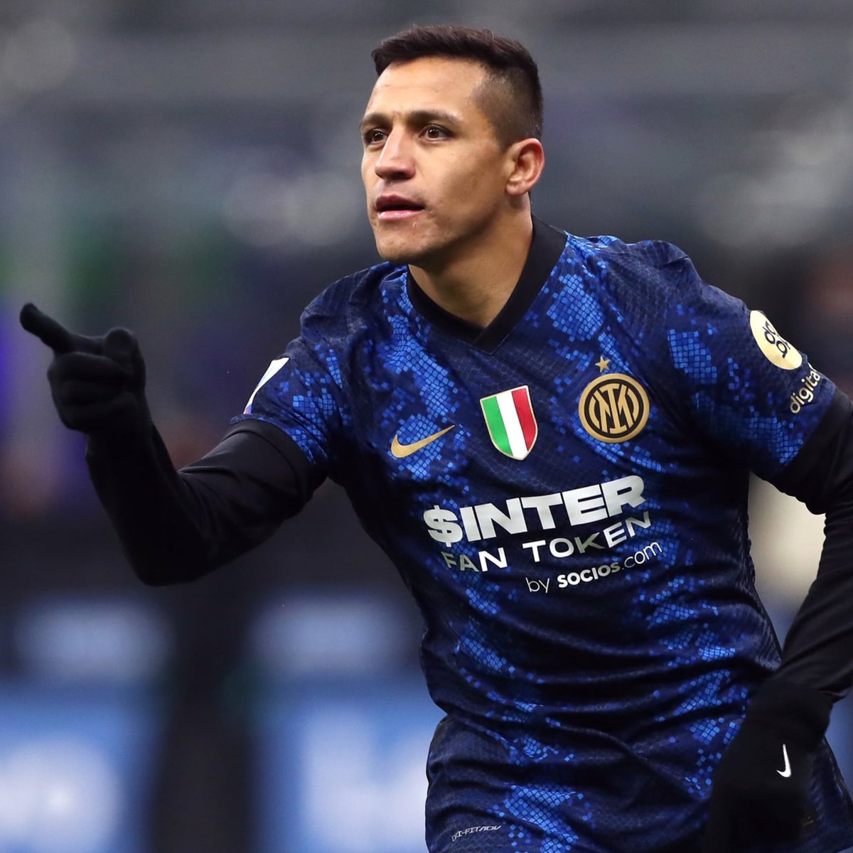 InvictosSomos's tweet image. Multicampeón con Colo-Colo, campeón con River Plate, multicampeón con el FC Barcelona, multicampeón con el Arsenal, multicampeón con el Inter, bicampeón de América con Chile y máximo goleador histórico de La Roja. Don Alexis Sánchez. LEYENDA SUDAMERICANA.