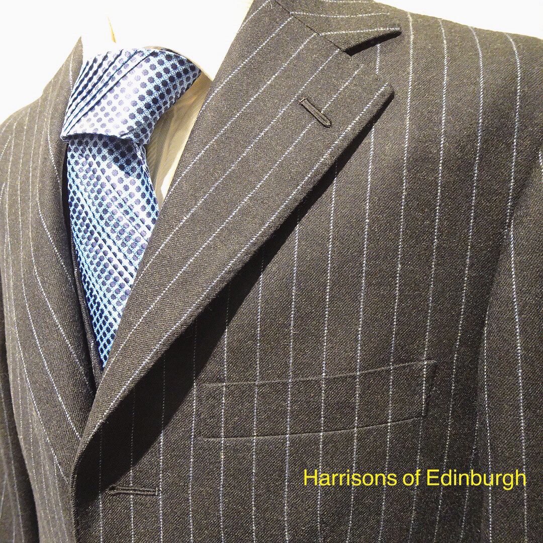 noma56's tweet image. 英国・ハリソンズ FLANNELコレクション、ネイビー地×水色ストライプ 肉厚フランネル生地のクラシックなスリーピーススーツです。

#bespokesuit #harrisonsofedinburgh #ハリソンズスーツ #フランネルスーツ #スリーピーススーツ #ストライプスーツ #野間洋服店 
#tt