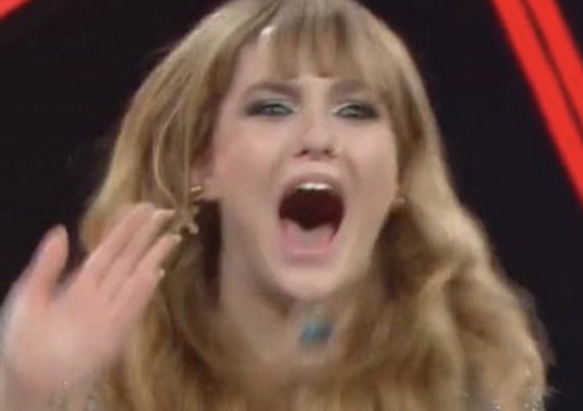 ai_inturri's tweet photo. E quando Katia ricciarelli uscirà dalla casa e scoprirà che il mondo la chiama Vecchia, (razzista, omofoba, misogina, arrogante, prepotente e cattiva) then what. #gfvip #jerù https://t.co/qPtmpbaKOL