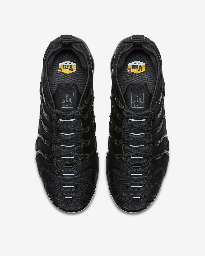 SOLELINKS's tweet photo. Ad: Nike Air VaporMax Plus 'Triple Black' sizes 8-12 available via Nike US => https://t.co/UhjtZzeoBf https://t.co/ypjoeBzHga