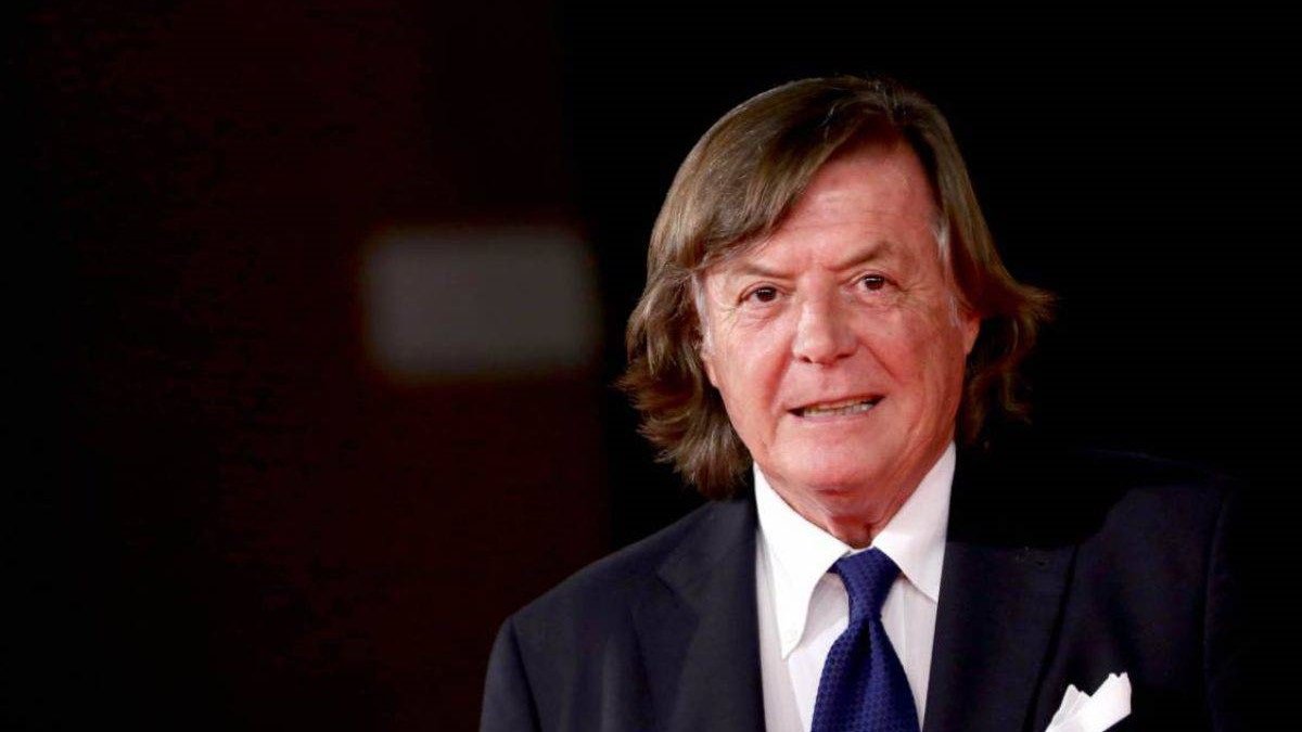 Iperbole_'s tweet photo. Adriano Panatta su Djokovic: "Questi sono, e io ero, dei ragazzi in mutande che giocano con le pallette, e pensano di essere più importanti di Gino Strada! Non prendiamoci troppo sul serio altrimenti diventiamo ridicoli". 

Amen. https://t.co/vXUzsUzYAK