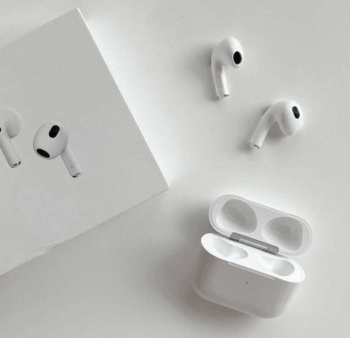 Zeemall5's tweet photo. سحب اليوم على سماعة 
airpods 3  
او
airpods pro

اعمل الشروط واختار لونك وسماعتك 
الشروط:
-أعمل ريتويت
-فولو ل 
@Zeemall5 
السحب بعد 72 ساعة 📢
موثق بالفيديو 
بالتوفيق للجميع https://t.co/9b9OBgPvni