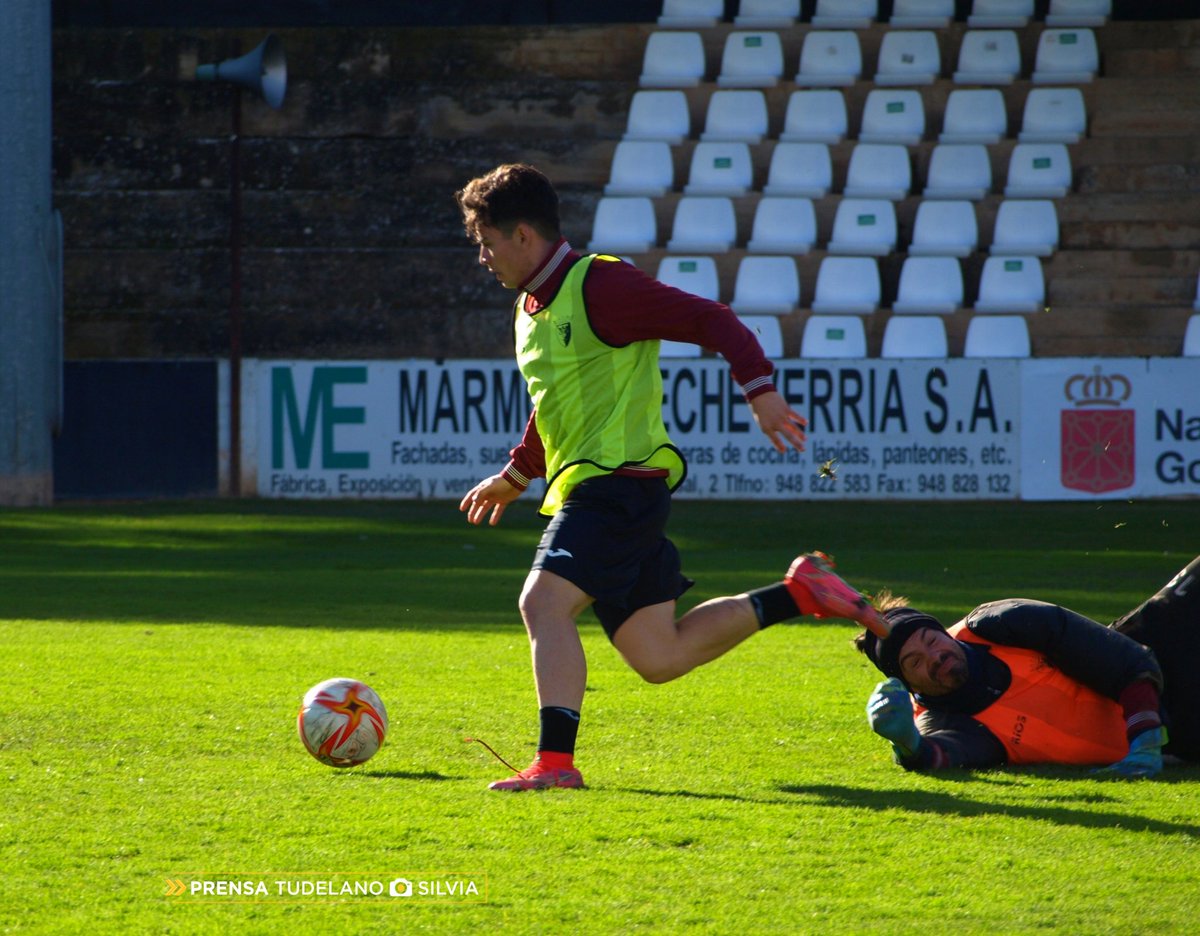 cdtudelano's tweet photo. | JUVENIL DIVISIÓN DE HONOR |

Nuestro jugador Lluc Carrera está en el top 10 de goleadores del grupo 2 de la categoría.

🥅Nuestro juvenil ha anotado un total de 9 goles, 7 de los cuales, los ha marcado en los 6 últimos partidos.

⚽️¡Esperamos que siga esa racha goleadora! https://t.co/P4RIY64sWg