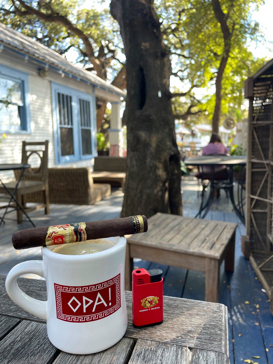 cryptocigars's tweet photo. gm friends wishing you all long ashes today. https://t.co/BRvBrbUXPc