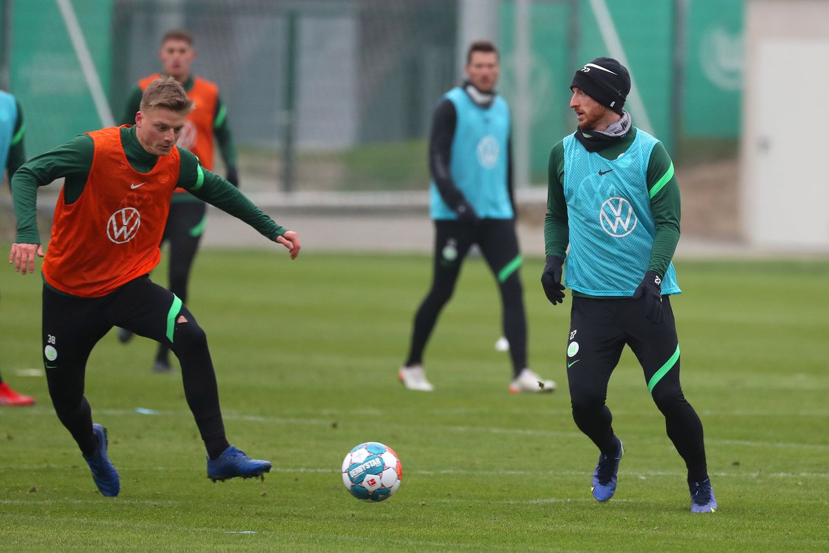 VfLWolfsburg_ES's tweet photo. Trabajo, fútbol, pasión.
🐺💚

#VfLWolfsburg https://t.co/NxFX3KqGkG