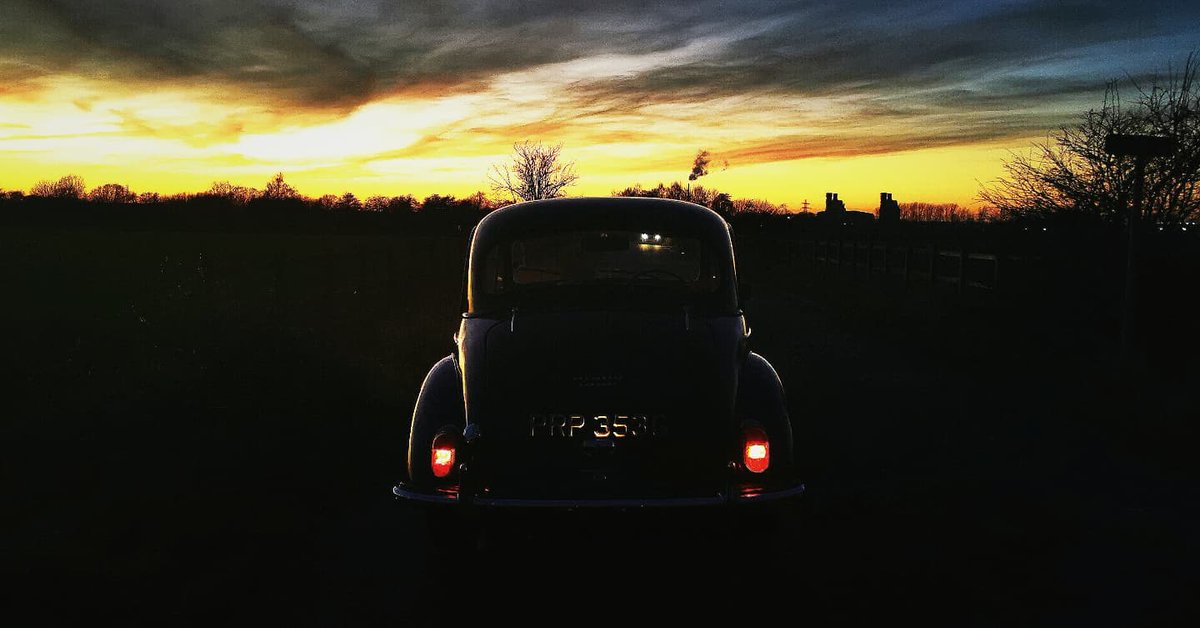 PassengerSeatP's tweet photo. It might bring salt on the roads, but winter also brings gorgeous skies like this on the drive home 😍 #sunset #sunsetdrives #dailydriver https://t.co/nfyxNCXeta