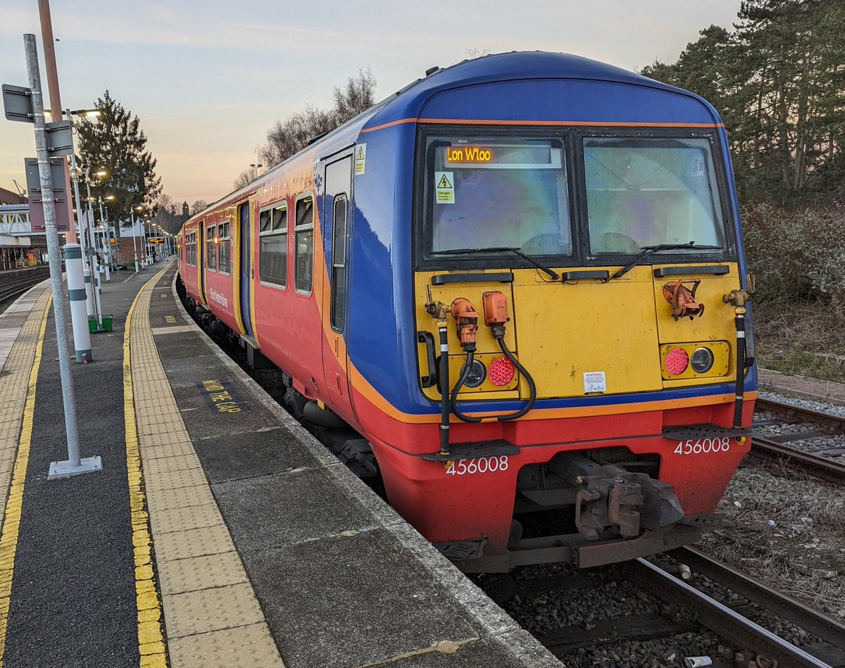 TheTransportHub's tweet image. With this rumoured to be the last week of operations for the Class456s I thought I'd pop out for one last trip. There are no plans (to my knowledge) of any further use or preservation for these units, so I imagine they will be off to the scrap yard soon
#Class456 @SW_Help