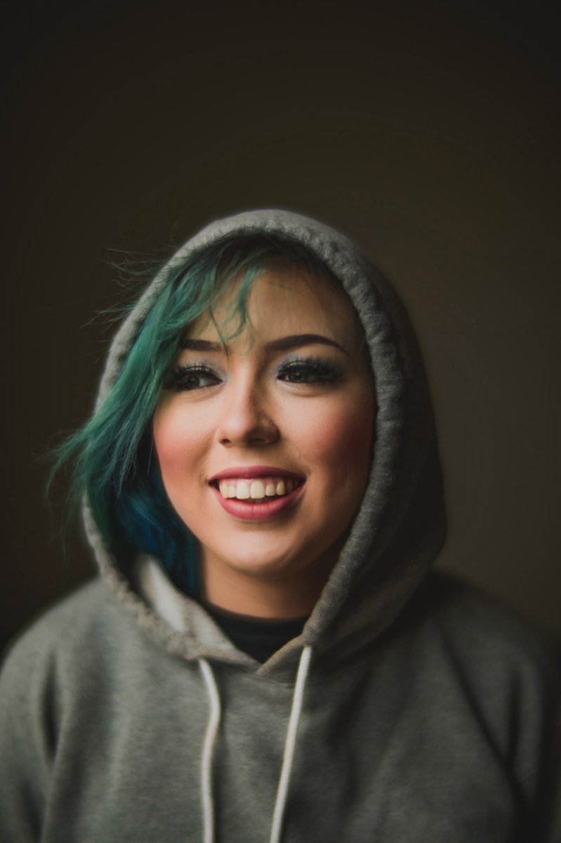 GrimExpressions's tweet photo. Throwback with the super cute Ariel @marvel.mermaid , never a dull moment! Manually focused f0.95 with my Mitakon 50mm. #portrait #shallowdof #manualfocus #mitakon https://t.co/q6lRbgRshg