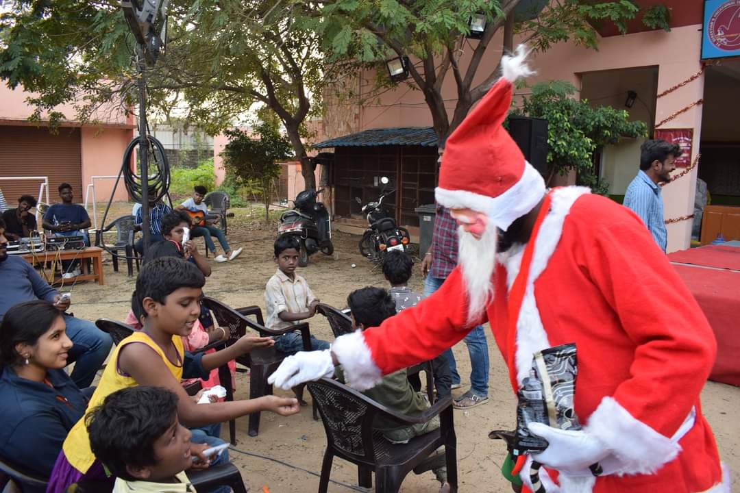 careandwelfare's tweet photo. கொண்டாட்டங்கள் காரணங்கள் கேட்பதில்லை 
ஏன்னெனில், கொண்டாட்டத்திற்கு காரணங்கள் தேவை இல்லை!

#ChristmasCelebration #DayWithKids #SpreadLove #SpreadHappiness #CareAndWelfare #Chennai https://t.co/4nNdLsnRY7