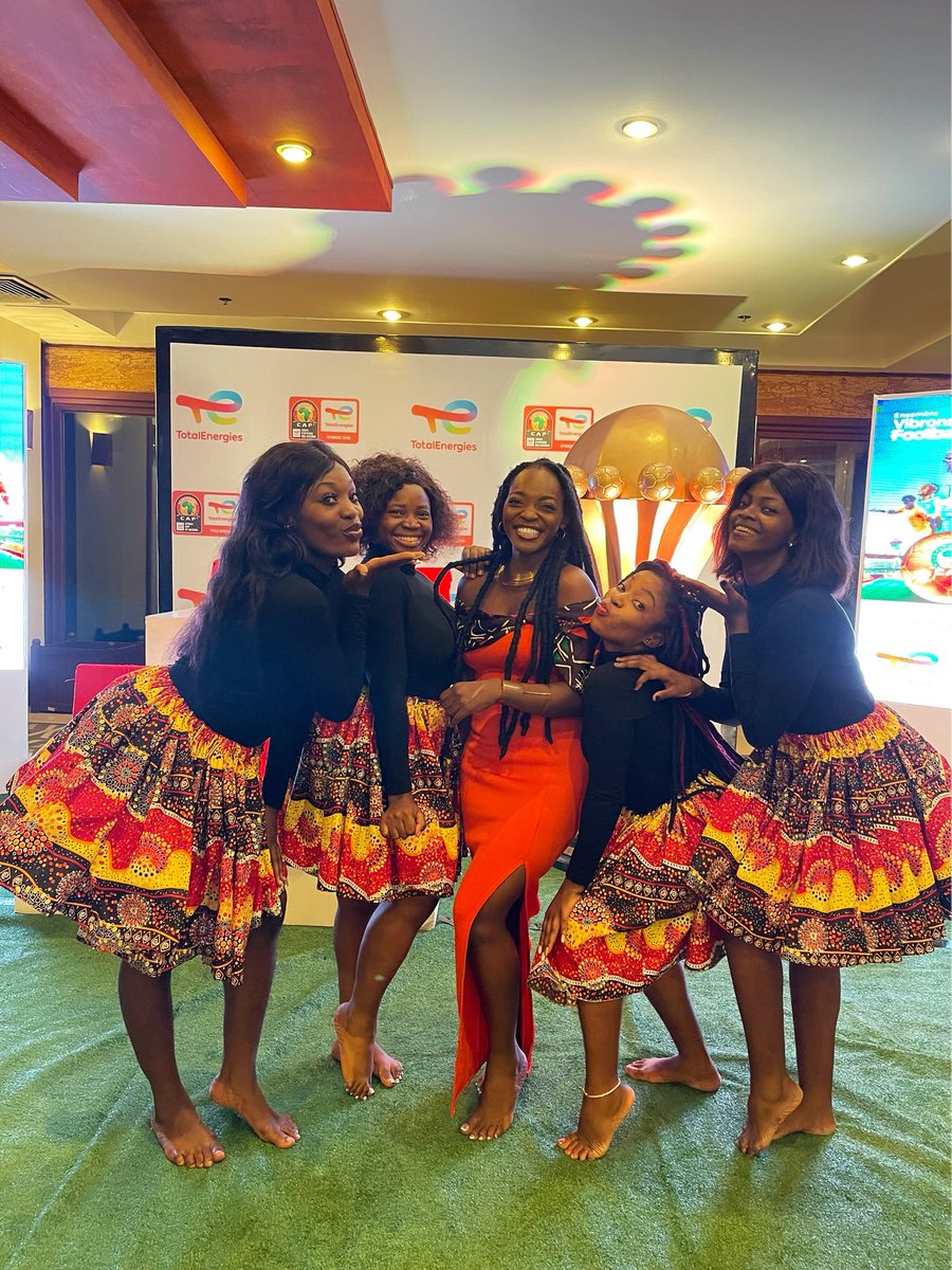 LydolSlam's tweet photo. Quand tu fais le Slam de présentation du trophée de la Coupe d’Afrique des Nations TotalEnergies ♥️🙏🇨🇲🥰

#LeSlamYArrivera #Lydol #DesignYourSpirit #TheDYStudios #CanTotalEnergiesCameroun2021 https://t.co/ip0JUHqb0I