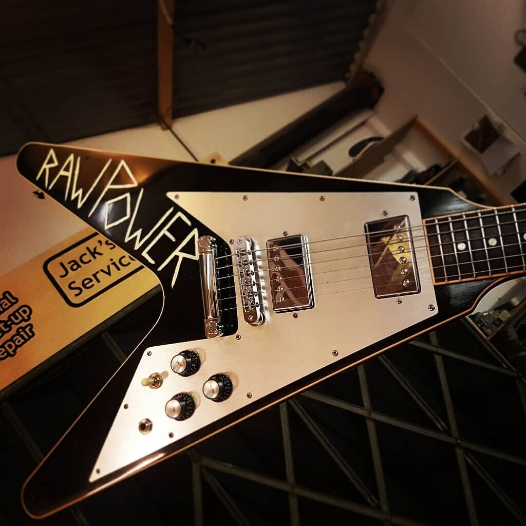 Jack_Ellis's tweet photo. @gibsonguitar This flying V sute has RAW POWER!!  . . . #guitarrepair #guitarist #gibson #fender #manchester #luthier #guitarporn #manchesterguitars #northwest #geartalk #guitarsofinstagram #bassist #bassguitarlessons https://t.co/cGOBGDuBA0