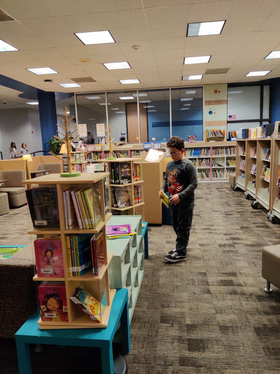 So exciting watching a student share his favorite book with the class.  <a href="/MariaTeros/">Mrs.Teros_PFE4</a>  <a href="/Library_PFE/">Pine Forest ❤️ Library</a> <a href="/4thgradepfe/">4thgradepfe</a>