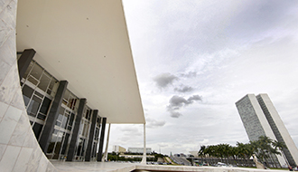 ➡️ STF vai discutir possibilidade de revisão geral do subsídio de agentes políticos na mesma legislatura. O caso com repercussão geral envolve leis de município paulista que preveem a revisão anual dos subsídios do prefeito e do vice-prefeito. Saiba mais: bit.ly/3zVBzdQ