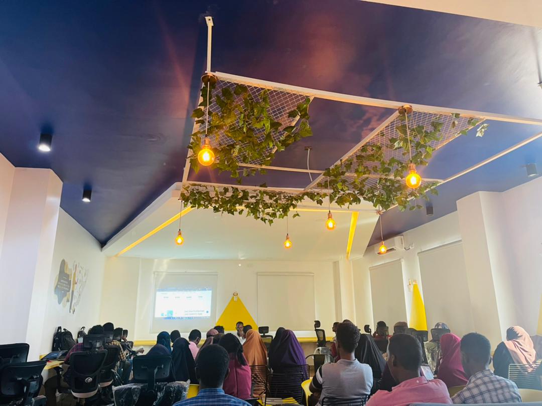 AbdulkadirMoha's tweet photo. It's my pleasure to train some of the students at the #DigitalSkills4Jobs program run @SIMADiLab this afternoon.
This training was about how they move online and how they can design their websites. 

#DigitalEntrepreneurs #DigitalSkills4Jobs https://t.co/bx0iiZMI8W