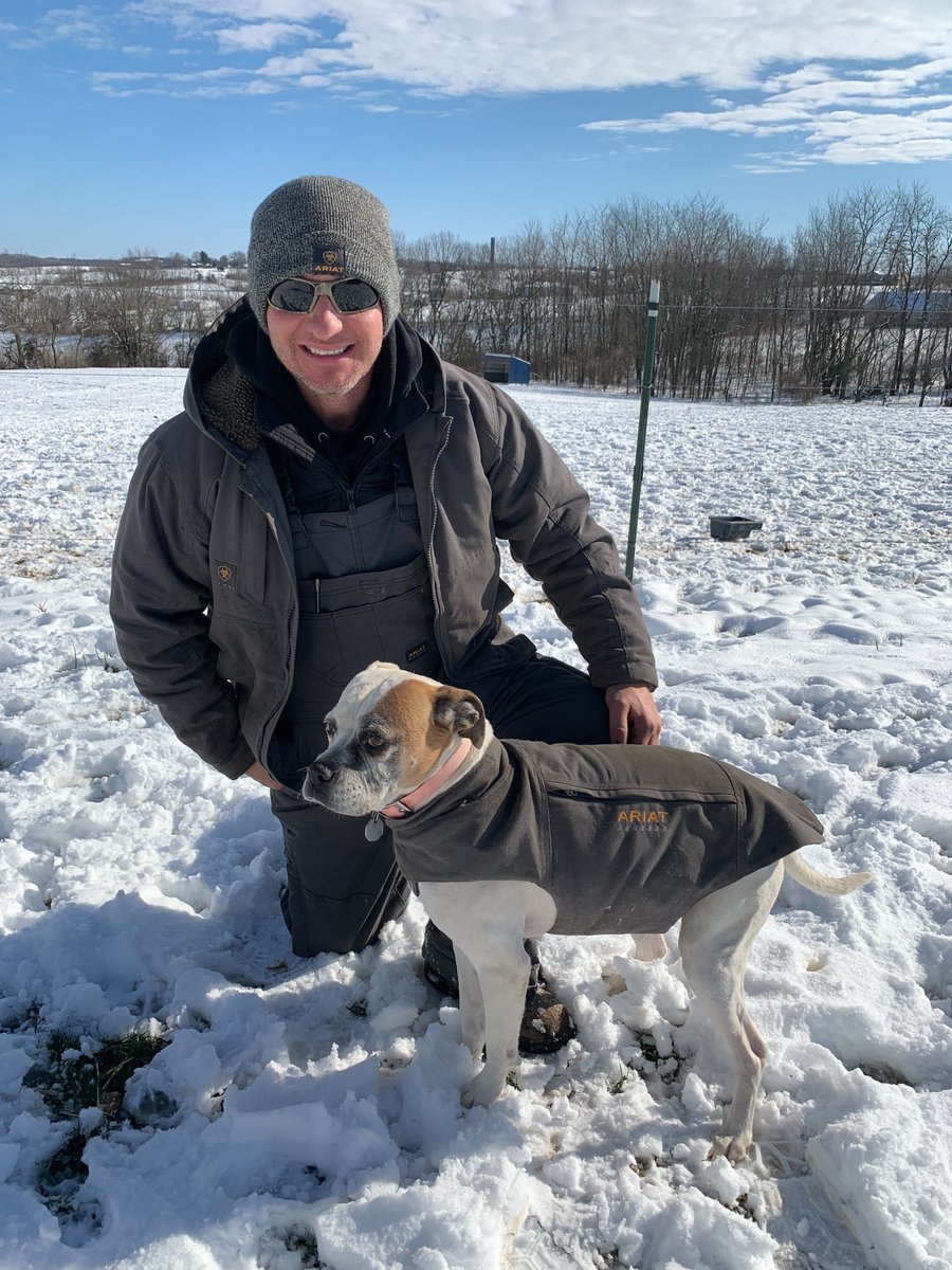 Ariat's tweet photo. Duracanvas jackets made for people and pups. #DogsOfAriat
#AriatWork #WorkDoneRight #MyAriat https://t.co/S01gCXgBKr