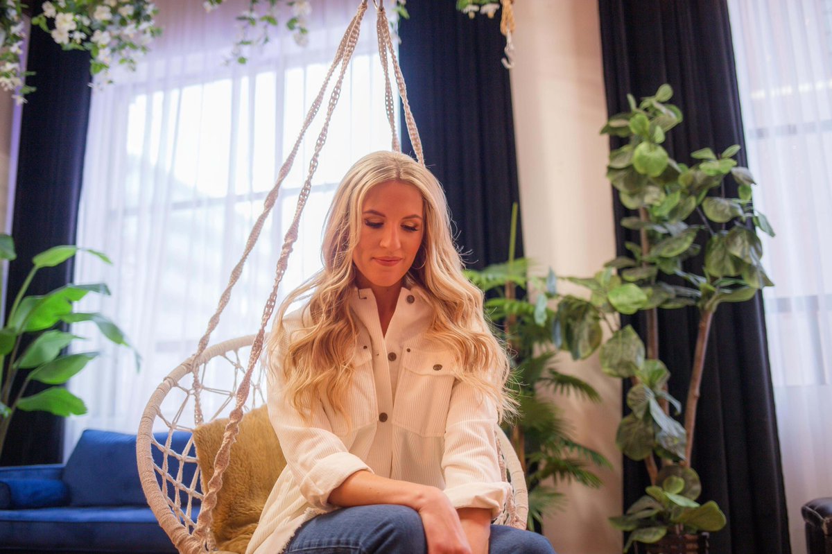 Our imperfections, stretch marks, scars — carry light that can be someone else’s hope. THAT is beautiful. Makes You Pretty is about celebrating your true beauty as a woman — and finding that strength within yourself. Can’t wait for FRIDAY. 💙 let’s go girls.