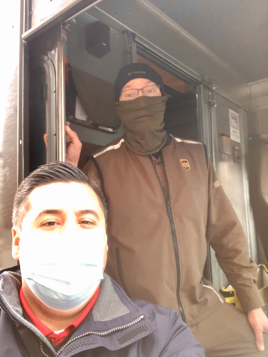 Joe is keeping himself safe by communicating in traffic using 4 way flashers and folding mirrors when parked. Thank you Joseph! ⁦<a href="/lalejandro1983/">Luis Cardenas</a>⁩ ⁦<a href="/CP_UPSers/">Central Plains</a>⁩