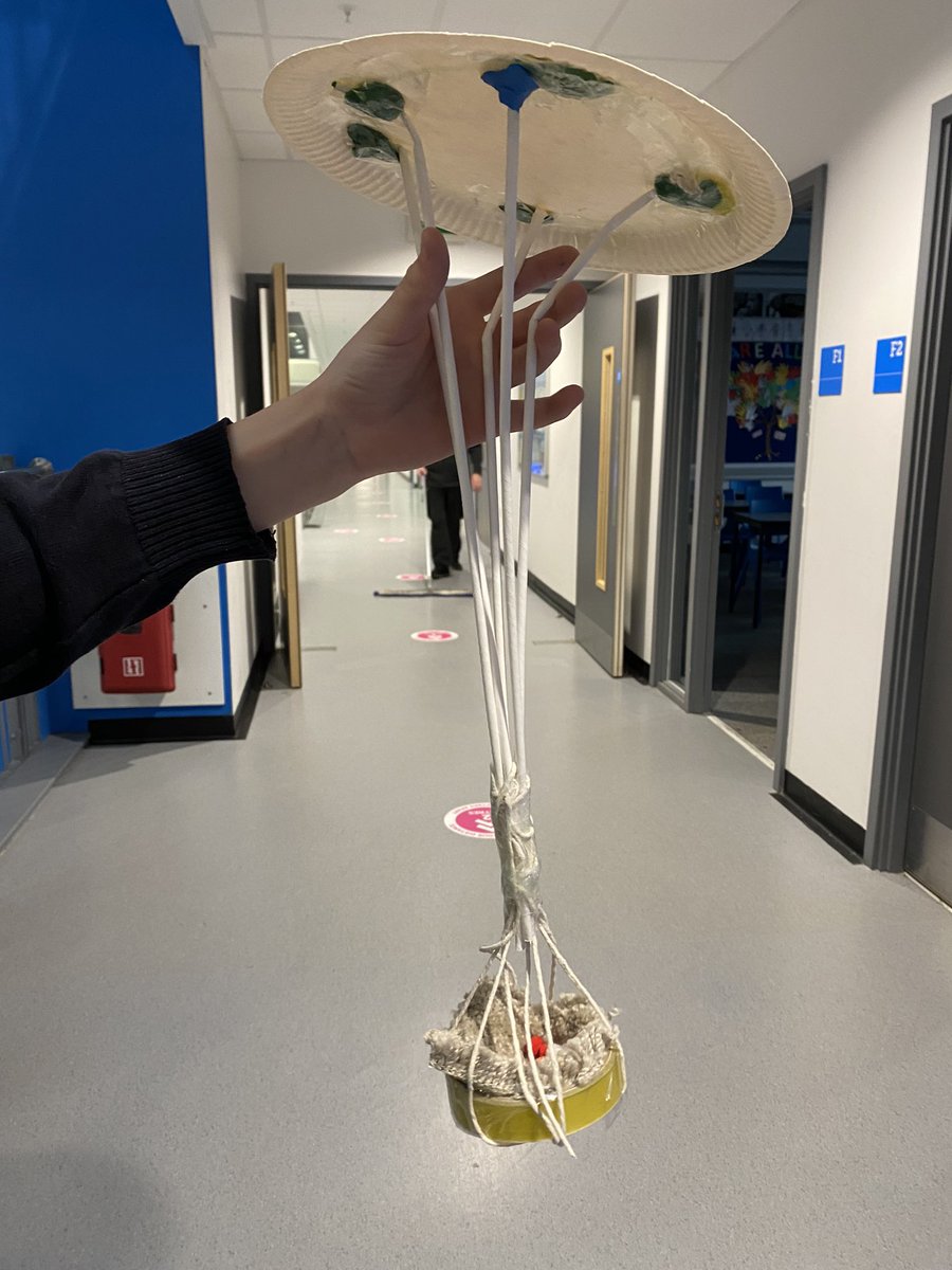 WolfretonSci's tweet photo. Whatโs happening Wednesday? Up and Atom club have been creating egg parachutes #eggcelent #crackingtime https://t.co/xWnjobCP0r
