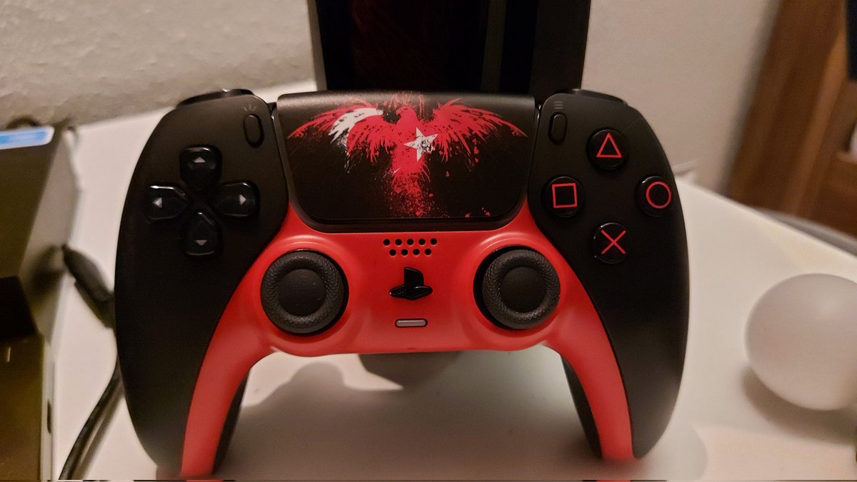 Lilicious_55's tweet photo. @ToastyStickers Thank you so much for the amazing high quality stickers guys!😍 Really love the controller with that black and red matching my ps5. Also love the light decal on the ps5. You can't really see it on the pic but it's definitely red! #ToastyStickers Greetings from  🇳🇱 https://t.co/FToIOuW53Z