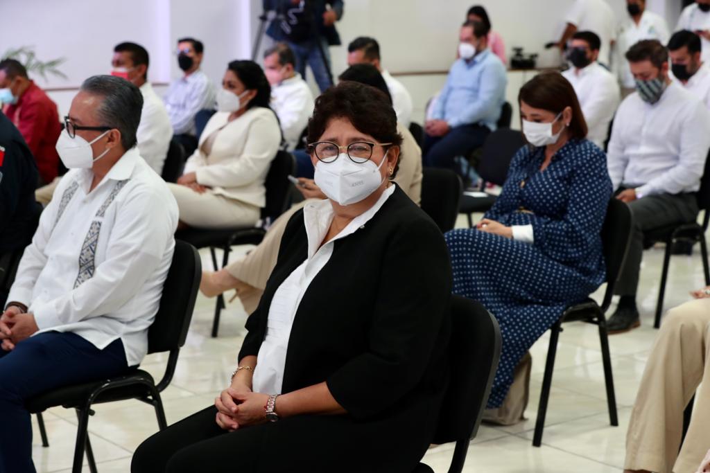 yohanet_torres's tweet photo. Asistí junto al gobernador @CarlosJoaquin en la Sesión Solemne del Pleno del Tribunal Superior de Justicia, con motivo del #47Aniversario de la Promulgación de la Constitución Política del Estado de Quintana Roo. @PJEQuintanaRoo #JuntosSaldremosAdelante https://t.co/nZOLmrWn4p