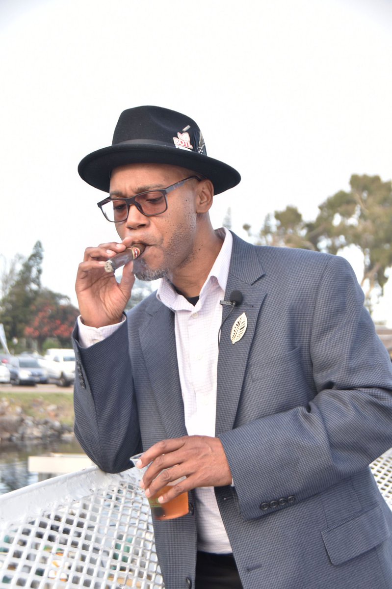 barrelsnleafs's tweet photo. Smoke your cigars with the intent of having an experience, not just another smoke. #barrelsnleafs #cutlightdrawsip #carolinabluecigars #whatsinyourhumidor #whatsyourpairing #cigars #pairings #protectpremiumcigars #sotl #botl https://t.co/2EGdtMzBVx
