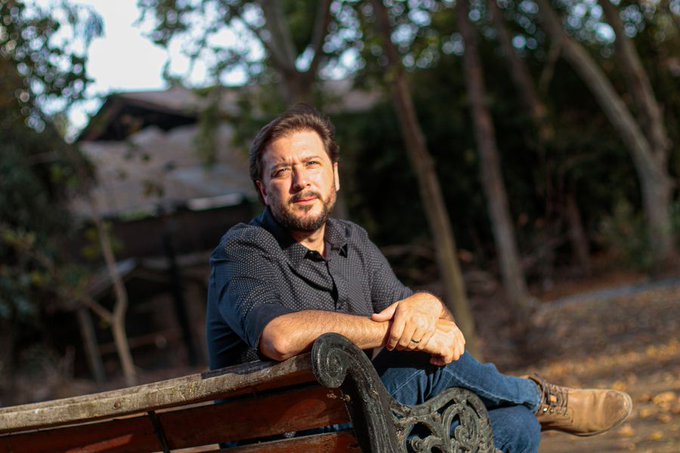 latercera's tweet photo. #LaTerceraPM | Sebastián Bowen y sus últimos días en TECHO: “Chile enfrenta una emergencia habitacional, pero no actúa como si la viviera” https://t.co/fbgjkICpfM https://t.co/XUTasoT5CG