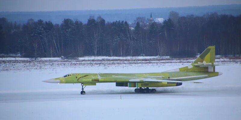 kondrateff's tweet photo. Построенный с нуля стратегический ракетоносец Ту-160М совершил первый полёт https://t.co/0pLkQ2AaPn https://t.co/J1IMZUndDt