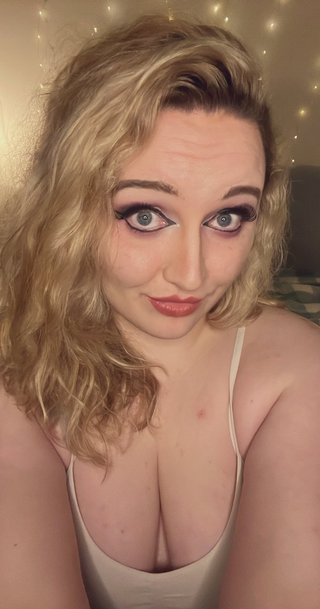 MsVioletCarson's tweet image. Going live on @realloyalfans tonight at 9pmGMT! See you there x