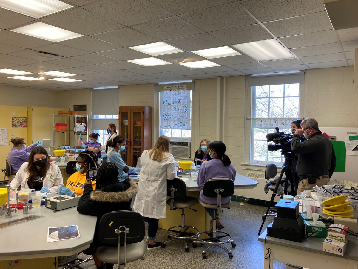 GeneEditingDE's tweet photo. What was your favorite high school science experiment?

#CRISPRInABox provides the kind of experience that students will remember and learn from for years to come as this field of science grows. We can't wait to bring it to more classrooms around the country! @salemacademy #STEM https://t.co/e1SgkPAwL8