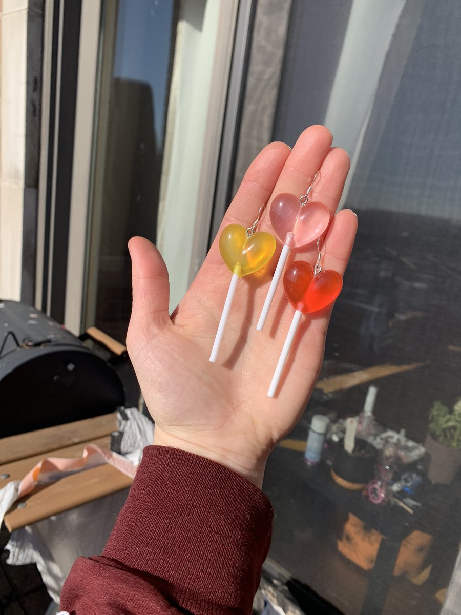 NelliesJewelry's tweet image. 🍭 Sucker 4 U 🍭

These ✨forbidden lollipops✨ will always give me the urge to shove them in my mouth, but I mustn’t! 

Such a cute pair of earrings for your special person ✨💖

Link below! ❤️💛
