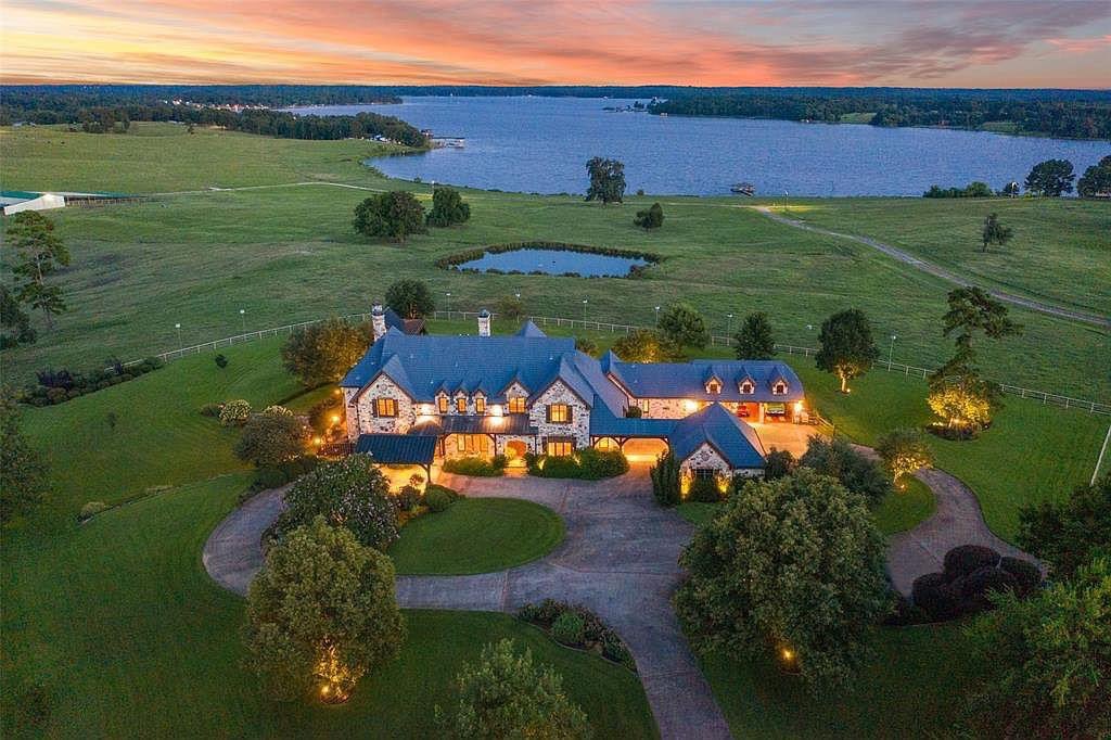 barndominium_us's tweet photo. 40 SE County Road 4210 #194, Mount Vernon, TX. https://t.co/7SMw4JxjQI